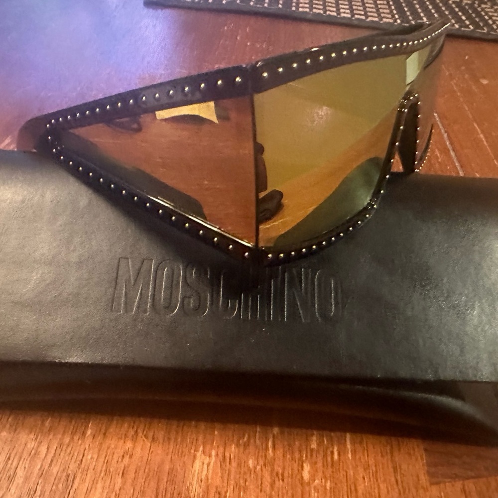 Moschino wrap around sunglasses. Excellent Condition
